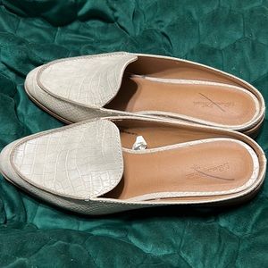 Universal threads shoes